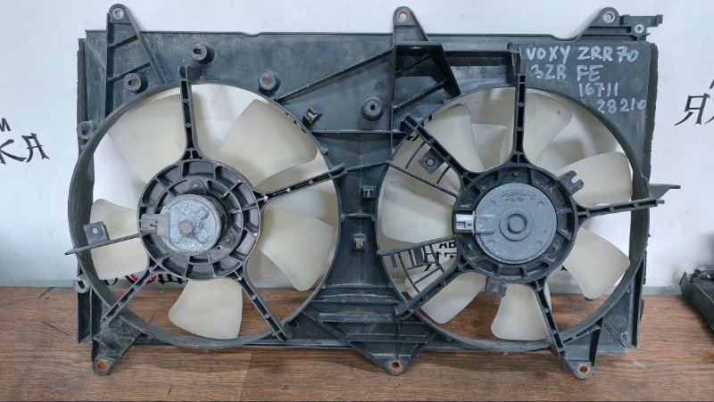 Вентилятор радиатора Toyota Noah AZR60 1AZFSE