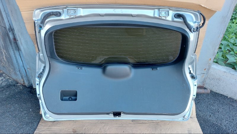 Обшивка крышки багажника Nissan Dualis J10 MR20DE задняя