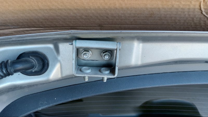 Петля крышки багажника Nissan Dualis J10 MR20DE