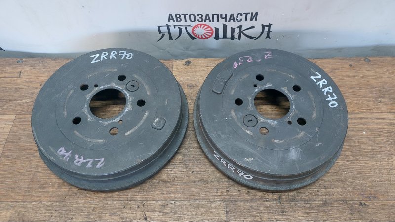Тормозной барабан Toyota Esquire ZRR80 3ZRFAE задний