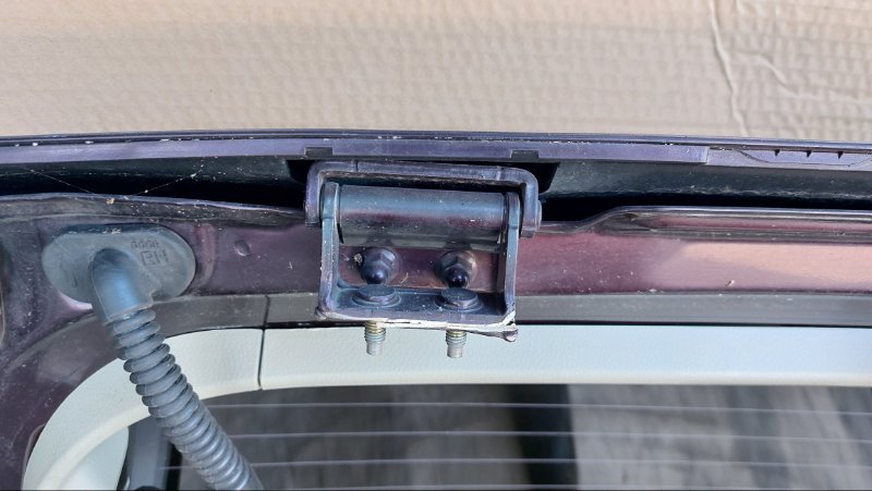 Петля крышки багажника Nissan Presage PNU31 QR25DE
