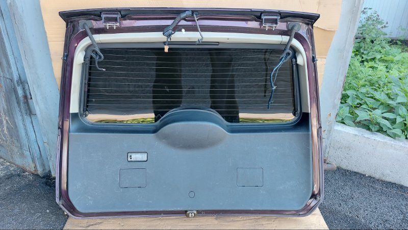 Обшивка крышки багажника Nissan Presage PNU31 QR25DE задняя