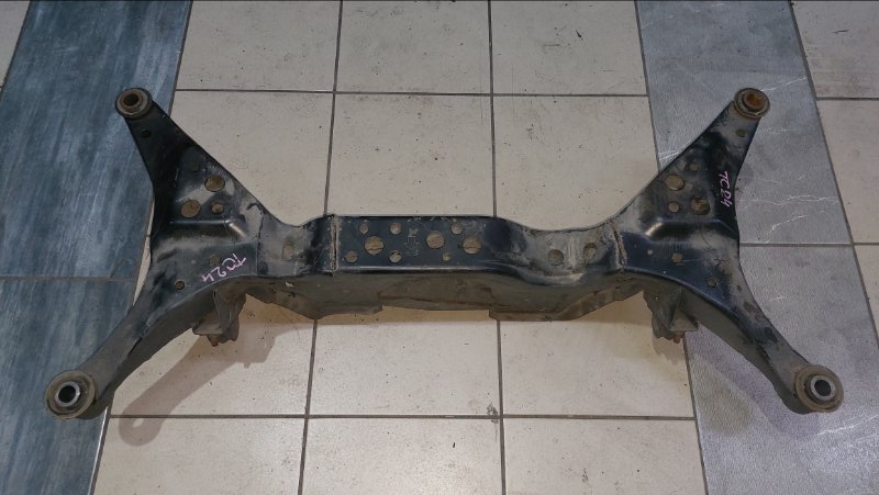 Балка подвески Nissan Serena C24 QR20DE задняя