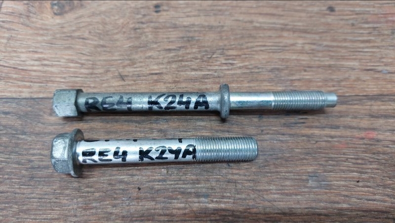 Болт Honda K24A (б/у)