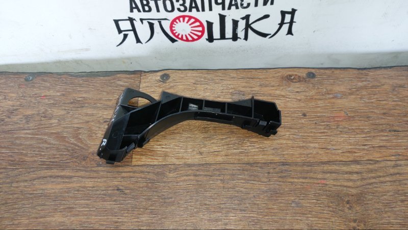 Клипса бампера Toyota Matrix ZZE132 1ZZFE 2002 передняя правая