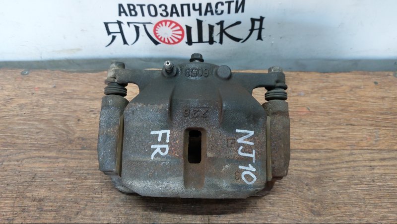 Суппорт тормозной Nissan Dualis J10 QR25DE передний правый (б/у)
