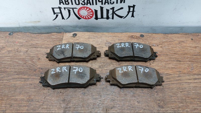 Тормозные колодки Toyota Noah ZRR70 переднее (б/у)