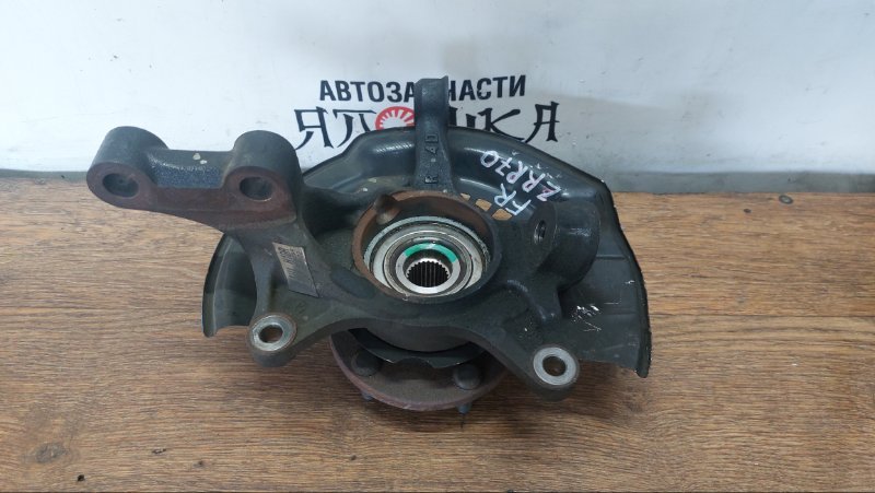 Ступица Toyota Avensis Verso ZRR80 2ZRFXE передняя правая (б/у)