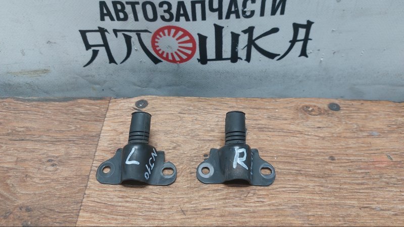 Отбойник крышки багажника Nissan Dualis KJ10 HR16DE задний (б/у)