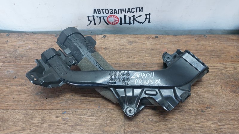 Воздуховод Toyota Prius Alpha ZVW40 2ZRFXE передний левый (б/у)