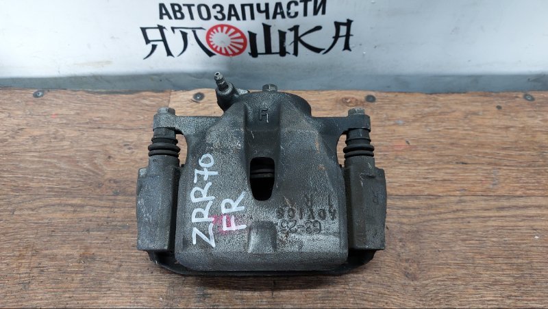 Суппорт тормозной Toyota Esquire ZRR70 2ZRFXE передний правый (б/у)