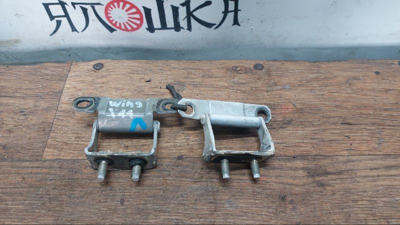 Петля крышки багажника Nissan Wingroad VGY11 (б/у)