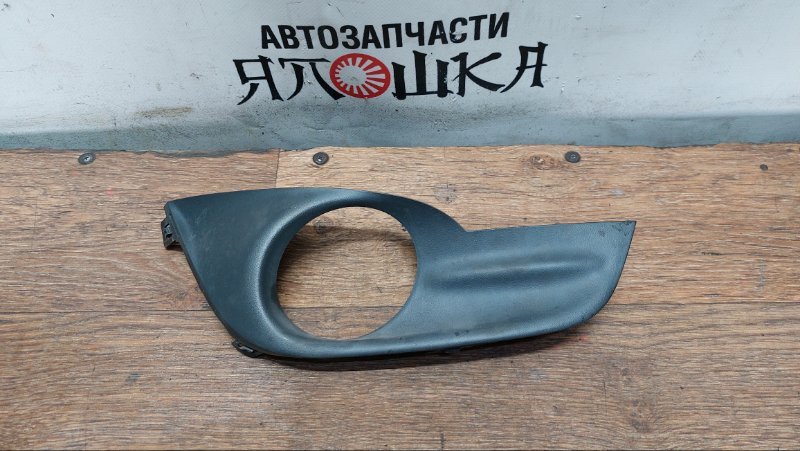 Заглушка бампера Nissan Altima L33 MR20DE передняя правая (б/у)