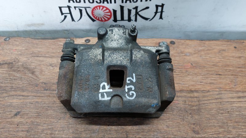 Суппорт тормозной Subaru Impreza GD2 EJ202 передний правый (б/у)