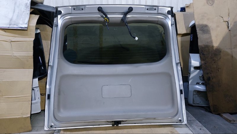 Обшивка крышки багажника Toyota Isis ANM10 1AZFSE (б/у)