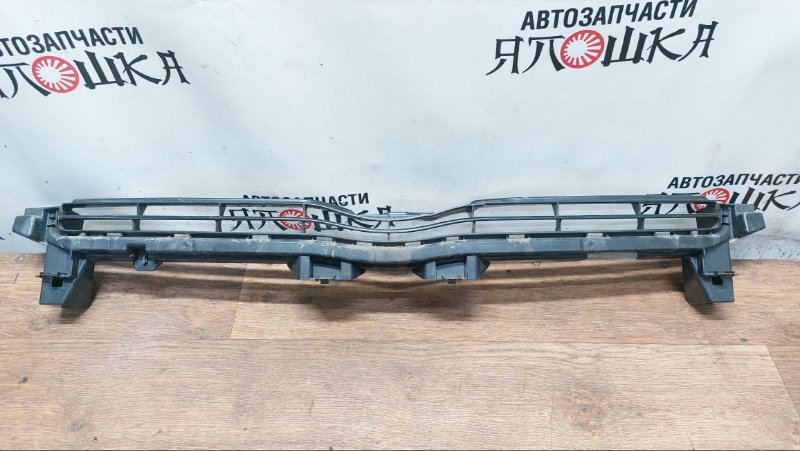 Решетка радиатора Toyota Voxy ZRR70 3ZRFAE (б/у)