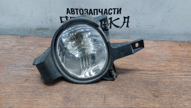 Фара противотуманная Toyota Voxy ZRR70 3ZRFAE передняя правая (б/у)