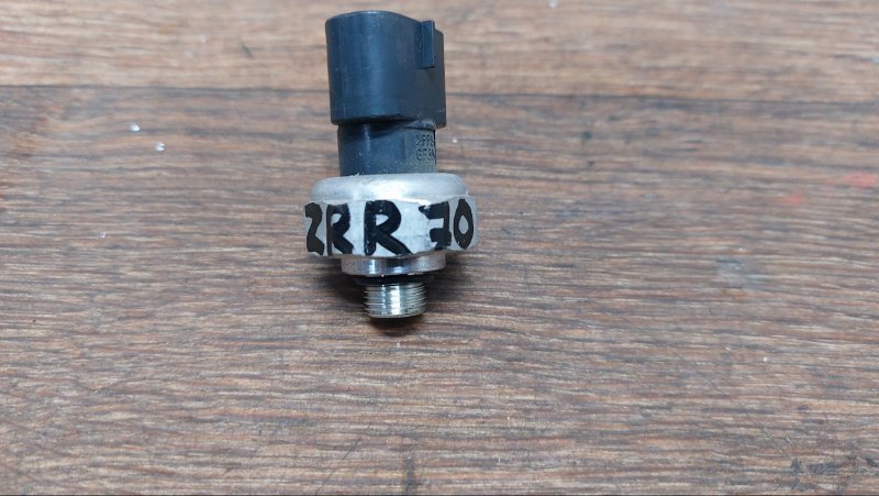 Датчик кондиционера Toyota Voxy ZRR70 (б/у)