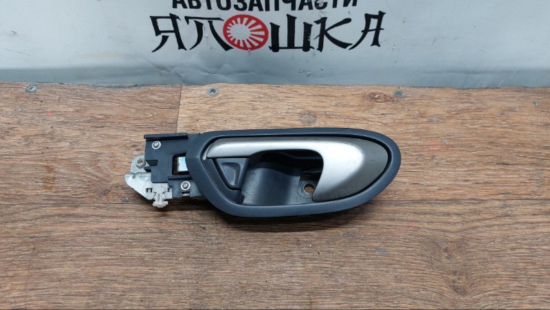Ручка двери внутренняя Honda Civic Hybrid DAA-FD3 R16A1 передняя левая (б/у)