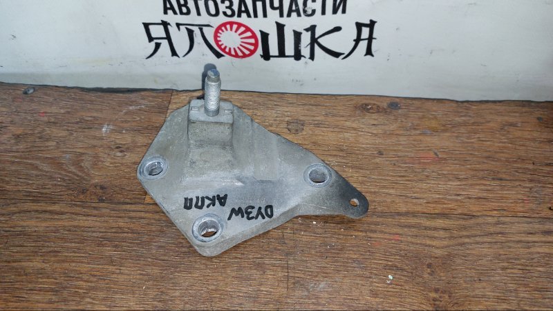 Кронштейн Mazda Atenza GY3W L3VDT левый (б/у)