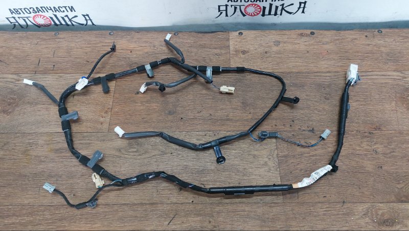 Проводка двери Mazda Premacy CWEFW задняя (б/у)