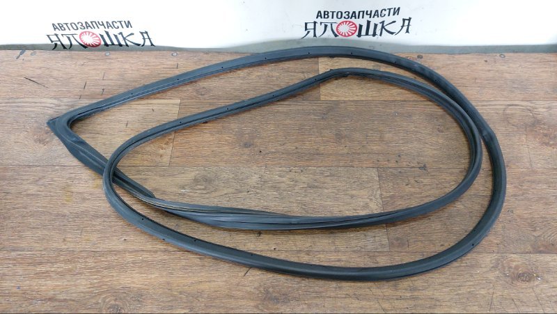 Уплотнитель двери Honda Accord CU1 K24A передний правый (б/у)