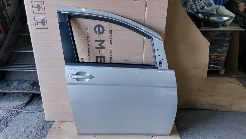 Дверь Toyota Isis ANM10 1AZFSE передняя правая (б/у)