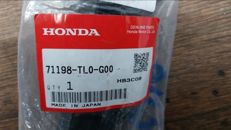 Клипса бампера Honda Accord CU2 K24A передняя левая