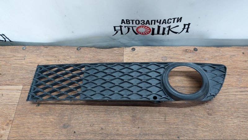 Накладка противотуманной фары Nissan Fuga PY50 VK45DE правая (б/у)