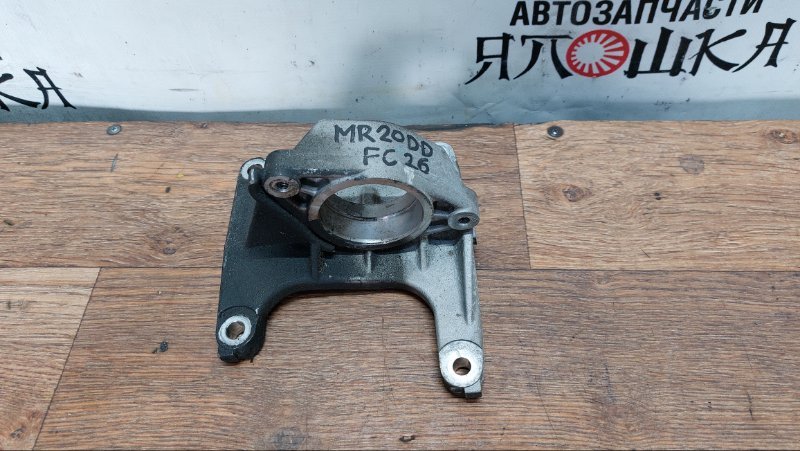 Кронштейн привода Nissan Serena C26 MR20DE передний правый (б/у)