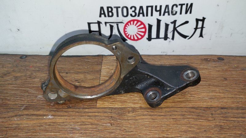 Кронштейн привода Toyota Voxy ZRR70 3ZRFAE передний правый (б/у)