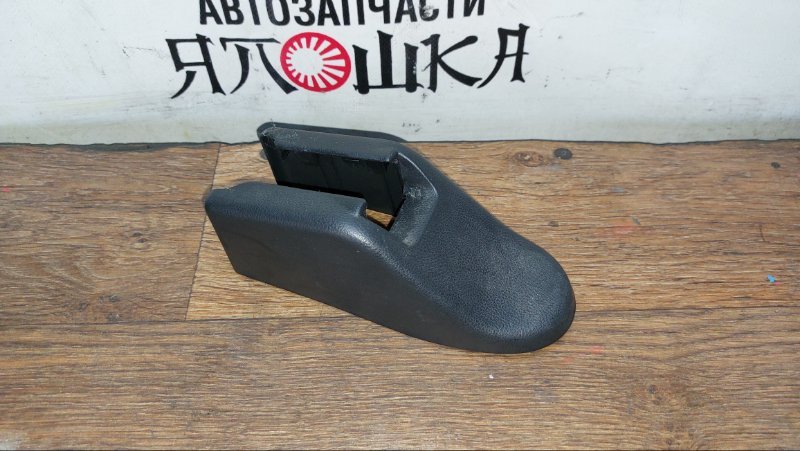 Накладка на полозья сидений Honda Fit GK4 L13B 2013 задняя правая (б/у)