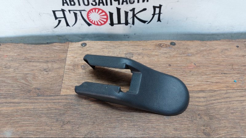 Накладка на полозья сидений Honda Fit GK4 L13B 2013 задняя левая (б/у)
