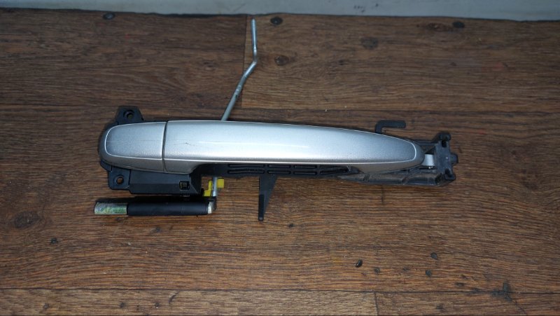 Ручка двери внешняя Toyota Isis ANM10 1AZFSE передняя левая (б/у)