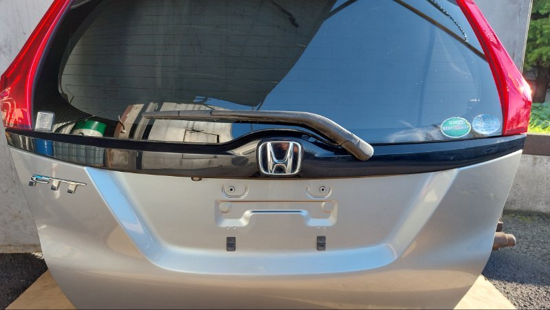 Молдинг на крышку багажника Honda Fit GK4 GK4 2013 задний (б/у)