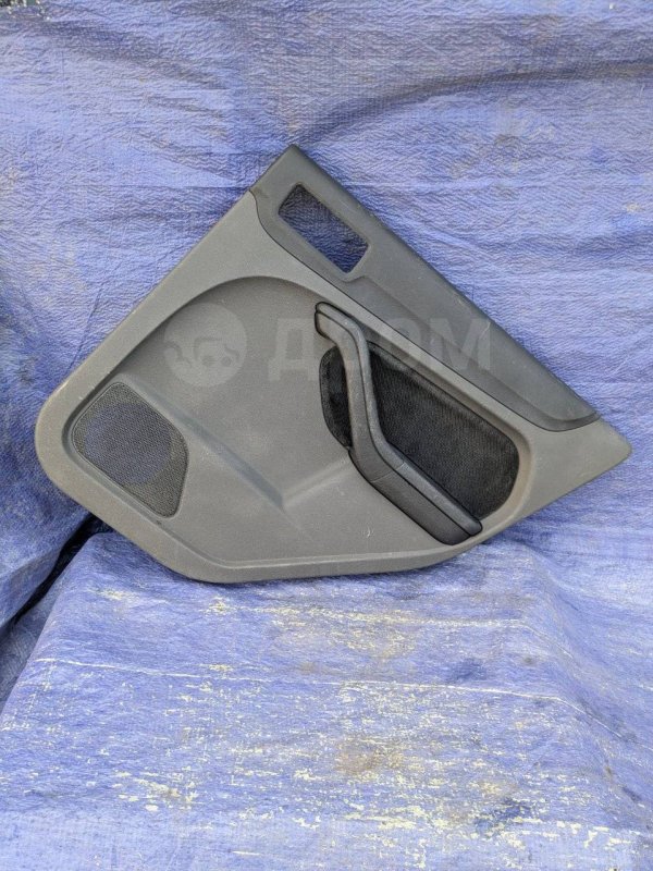 Обшивка двери задняя правая Ford Focus CB4 1715833 Б/У