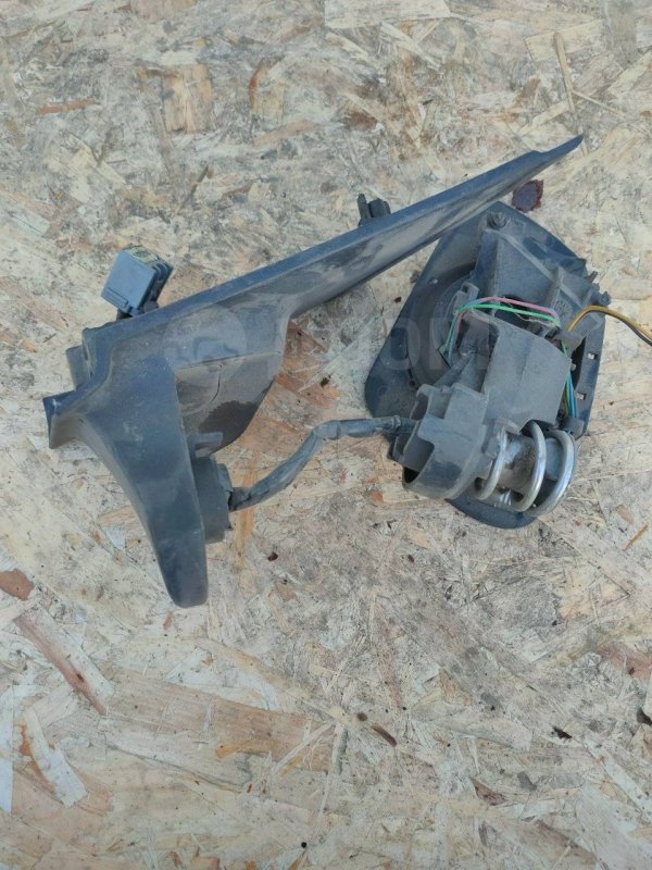 Стекло зеркала правое Ford Focus 2 CB4 Стекло зеркала правое Ford Focus 2 CB4