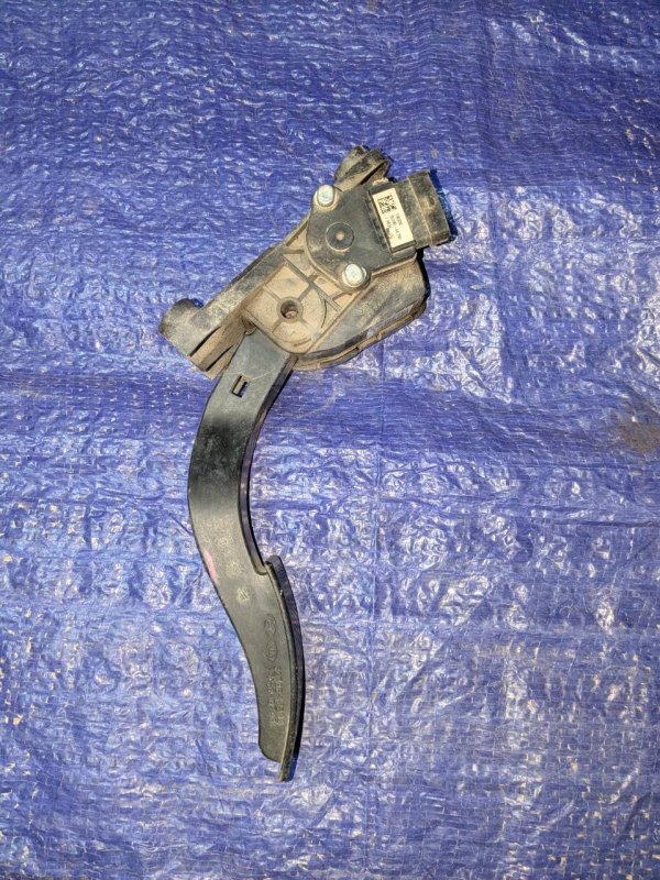 Запчасть педаль газа Hyundai Solaris G4FA 351904A700 Б/У Педаль газа Hyundai Solaris G4FA 351904A700 Б/У