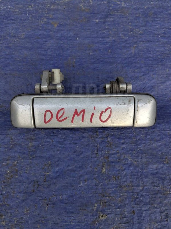 Запчасть ручка двери передняя правая Mazda Demio DW3W B3 D20158410A Б/У Ручка двери передняя правая Mazda Demio DW3W B3 D20158410A Б/У
