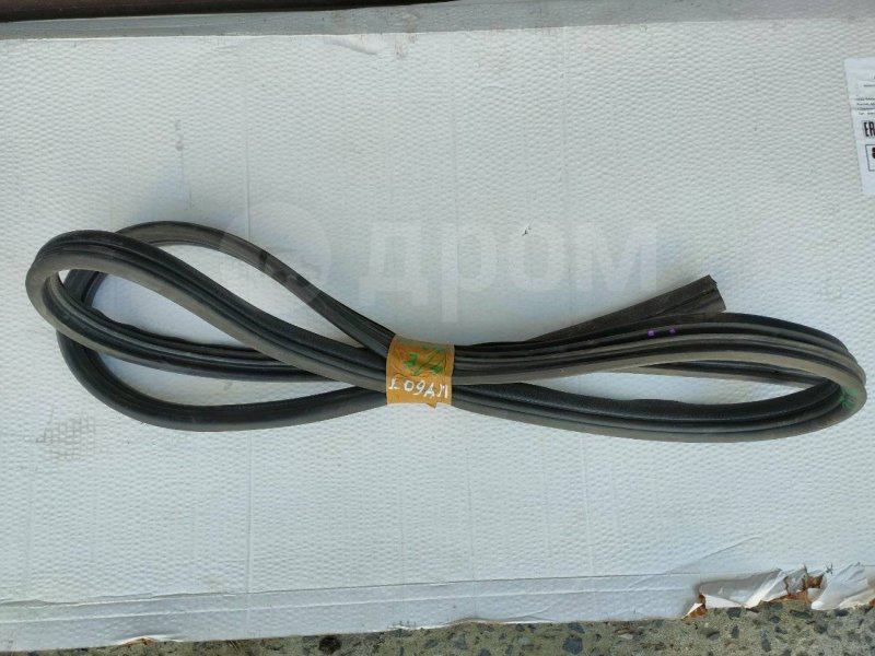 Уплотнитель двери задний левый Renault Logan 6001547019 Б/У