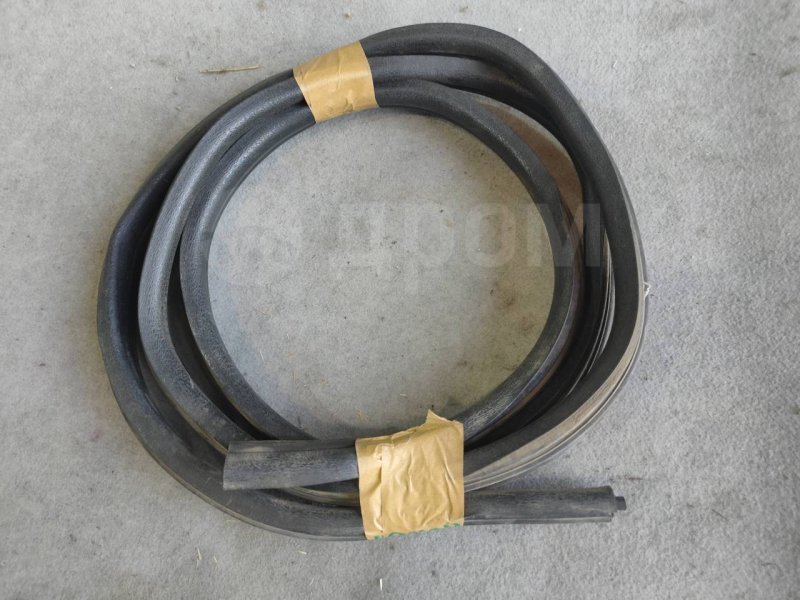 Уплотнитель двери задний левый Renault Logan 6001547019 Б/У