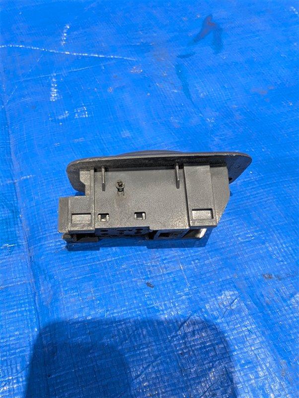 Кнопка стеклоподъемника передняя левая Camry 1992 SV30 4S-FE