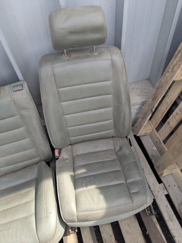 Сиденья комплект Touareg 2005 7LA