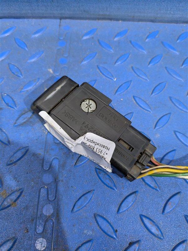 Кнопка аварийной сигнализации Toyota Camry SV40 4SFE Кнопка аварийной сигнализации Toyota Camry SV40 4SFE