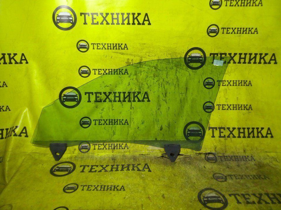Стекло двери переднее правое A4 8EC Стекло двери переднее правое A4 8EC
