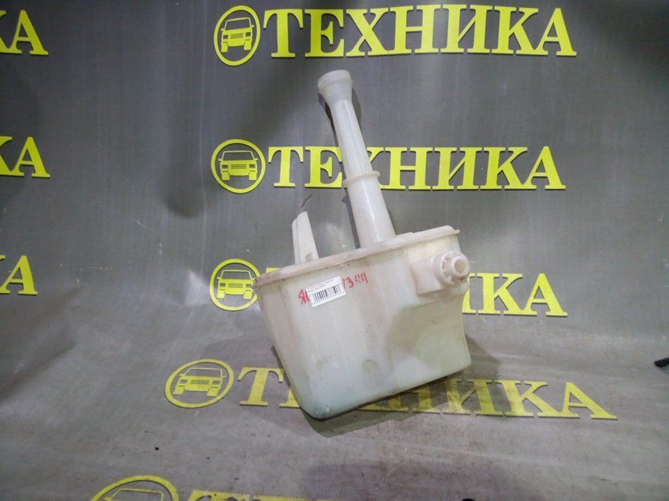 Запчасть бачок омывателя Mazda Tribute EPEW E11267480 контрактная Бачок омывателя Mazda Tribute EPEW E11267480 контрактная