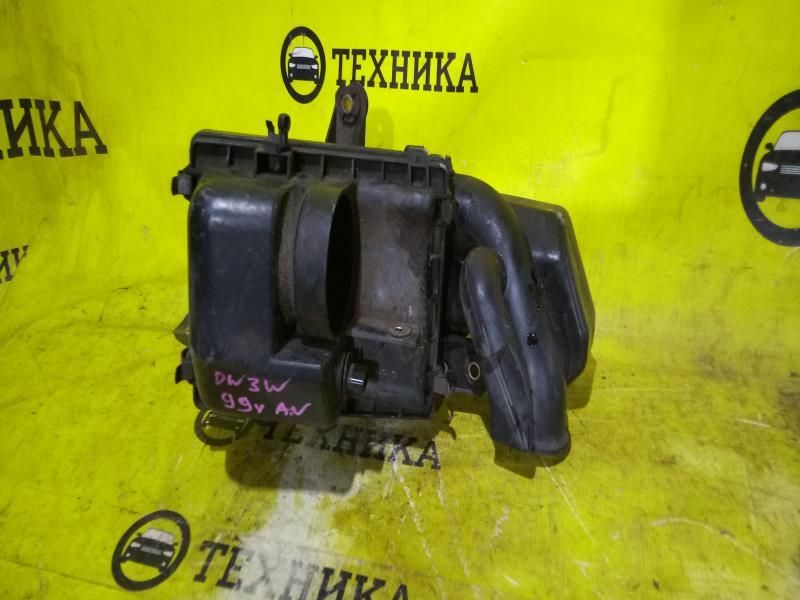 Корпус воздушного фильтра Mazda Demio DW3W Корпус воздушного фильтра Mazda Demio DW3W