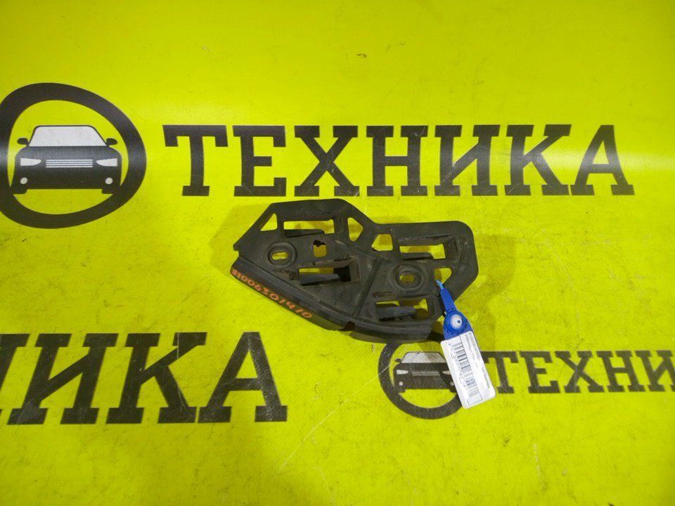 Кронштейн бампера передний правый Volkswagen Polo 9N3