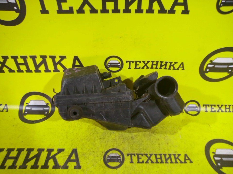 Корпус воздушного фильтра Mazda Demio DW3W Корпус воздушного фильтра Mazda Demio DW3W