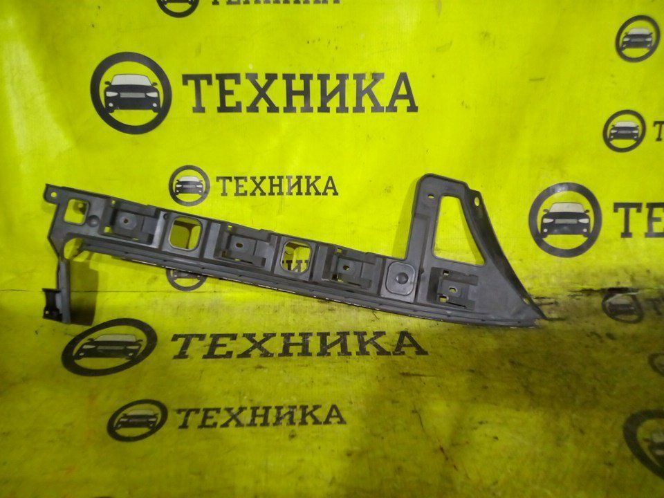 Кронштейн бампера задний левый Passat B6 3C2 Кронштейн бампера задний левый Passat B6 3C2